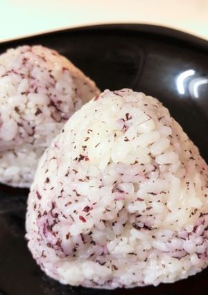 今日もおにぎり弁当7(ゆかりと梅干し)-レシピのメイン写真