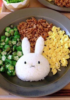 簡単ピリ辛三色丼-レシピのメイン写真
