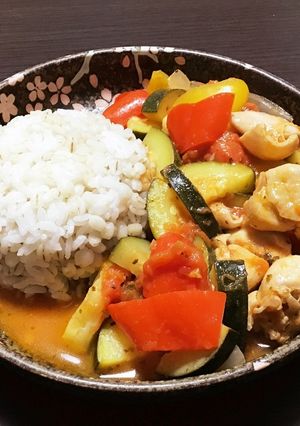 夏野菜とチキンのトマト煮・麦飯添え-レシピのメイン写真