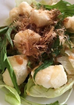 【使いきり】揚げ餅と梅肉の和風サラダ-レシピのメイン写真