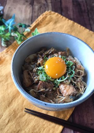 『サバ缶で』サバときのこの味噌煮丼-レシピのメイン写真