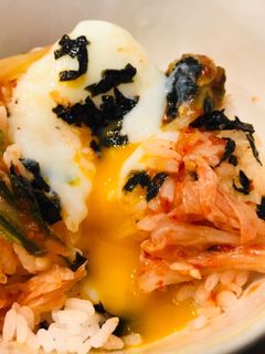 1人ランチに♡市販の温泉卵で簡単キムチ丼-レシピのメイン写真