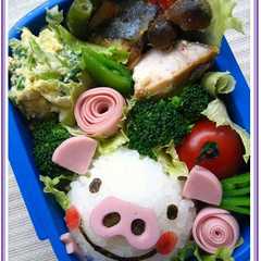 รูปของ キャラ弁♪ガチャガチャケースで豚ちゃん♪