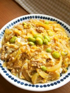 枝豆たっぷり!豚ミンチの卵とじ丼♪-レシピのメイン写真