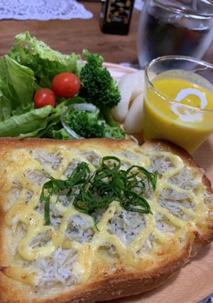 マヨネーズで簡単美味しい　しらすトースト-レシピのメイン写真
