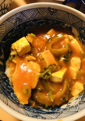 チリソースをあわせて簡単●鶏チリ豆腐丼-レシピのメイン写真