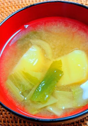 チンゲン菜とじゃがいもの味噌汁-レシピのメイン写真