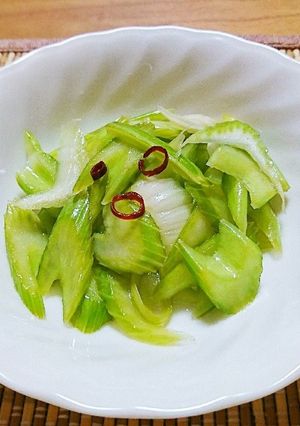 胡麻油ほんのり香る♪セロリの甘酢漬け♪-レシピのメイン写真