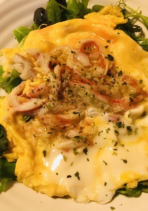 カニカマボコの玉子焼＆ベビーリーフサラダ-レシピのメイン写真