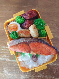 焼き鮭ボリューム弁当♪-レシピのメイン写真