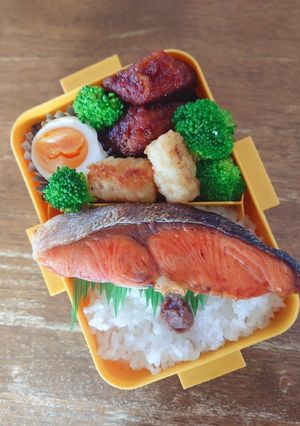 焼き鮭ボリューム弁当♪-レシピのメイン写真