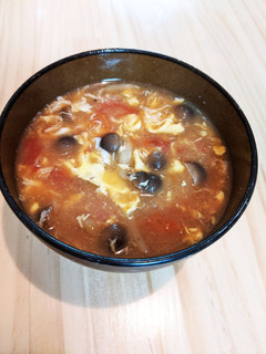 トマトとチーズ・しめじ・卵のお味噌汁-レシピのメイン写真