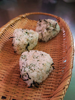 菜飯の素と塩コブのおにぎり-レシピのメイン写真