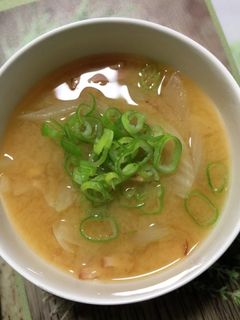 玉ねぎとベーコンのお味噌汁-レシピのメイン写真