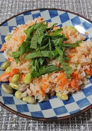 簡単！鮭と枝豆のチャーハン-レシピのメイン写真