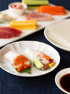 ライスペーパーの手巻き海鮮丼風-レシピのメイン写真