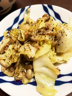 キャベツとコンビーフのブラックペッパ炒め-レシピのメイン写真