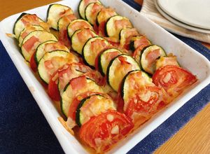 夏が旬！トマトとズッキーニの彩り重ね焼き-レシピのメイン写真