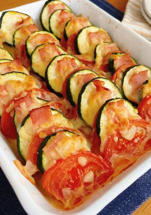 夏が旬！トマトとズッキーニの彩り重ね焼き-レシピのメイン写真