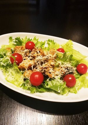 サバ味噌煮缶とフリルレタスのサラダ-レシピのメイン写真