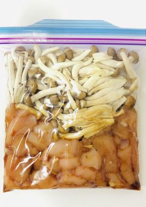 【下味冷凍】鶏ムネとキノコのバター炒め-レシピのメイン写真