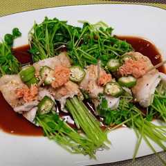 รูปของ 花が咲いたガーデンみたいな豆苗の肉巻き