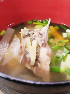 残ったブリの照り焼きであら汁風みそ汁-レシピのメイン写真