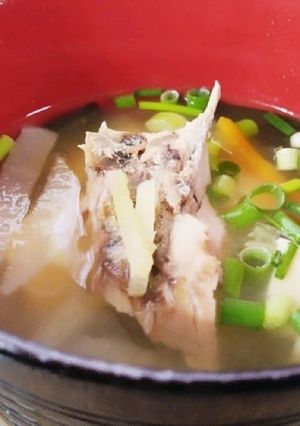 残ったブリの照り焼きであら汁風みそ汁-レシピのメイン写真