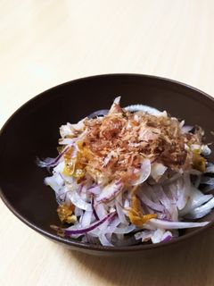 玉ねぎと鶏肉のさっぱり梅サラダ-レシピのメイン写真