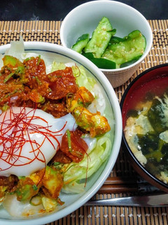 マグロとアボカドの辛味だれ丼-レシピのメイン写真