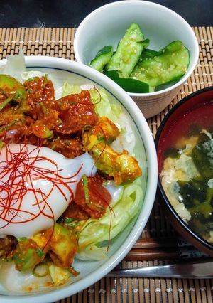 マグロとアボカドの辛味だれ丼-レシピのメイン写真