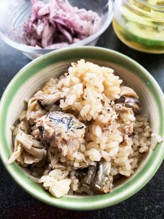 サバ缶と舞茸の炊き込みご飯-レシピのメイン写真