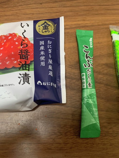 簡単すぎ!おにぎり茶漬け-レシピのメイン写真