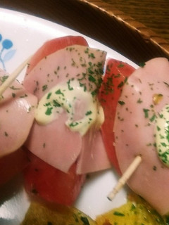 メロンに生ハムならぬトマトにハムマヨ!-レシピのメイン写真