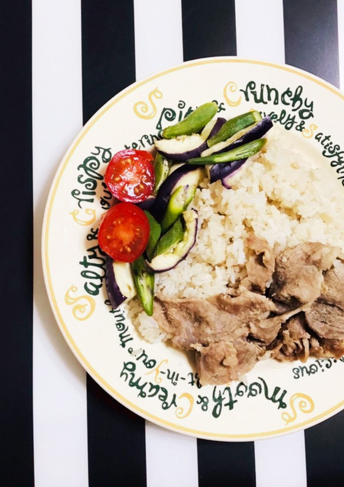 炊飯器で炊き込みご飯とおかず 豚肉ライス-レシピのメイン写真