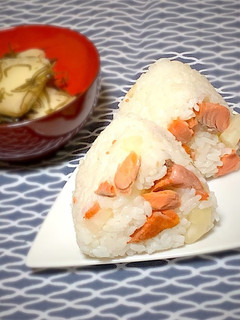 【鮭おにぎり】with ぬか漬け-レシピのメイン写真