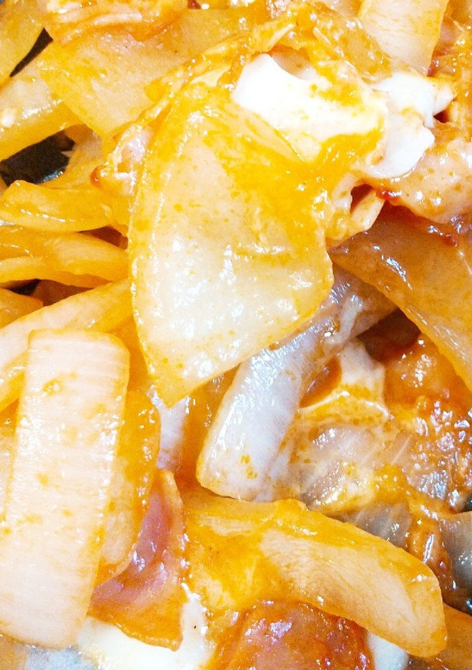 チーズで仕上げる洋風玉ねぎ炒め-レシピのメイン写真