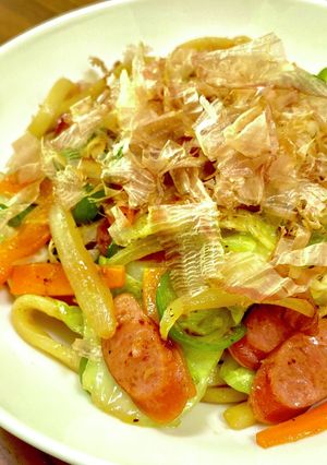 かつおの旨味をたっぷり利かせた焼うどん☆-レシピのメイン写真