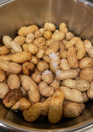 圧力鍋で簡単に！茹で落花生-レシピのメイン写真