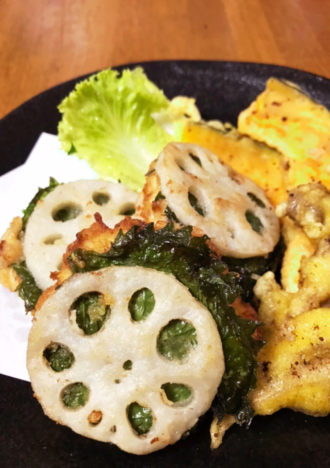 鶏ひき肉と蓮根の揚げたん〜季節の野菜添え-レシピのメイン写真