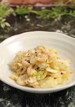 簡単！鶏皮とキャベツのピリ辛炒め-レシピのメイン写真