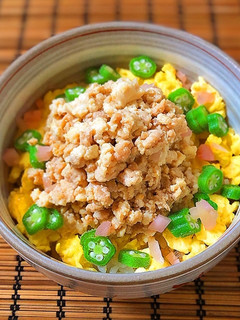鶏と豆腐と卵のそぼろ丼♪-レシピのメイン写真
