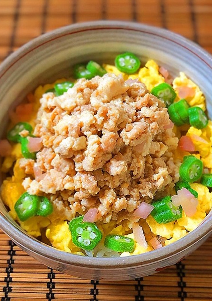 鶏と豆腐と卵のそぼろ丼♪-レシピのメイン写真