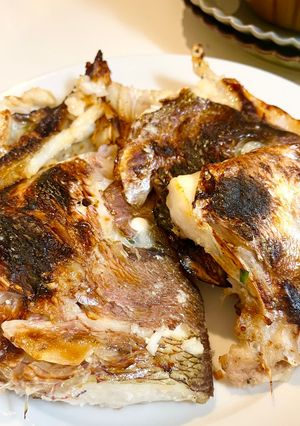 塩麹♪鯛の兜アラ焼き-レシピのメイン写真
