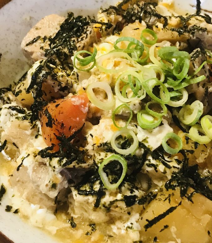 ちょっぴりあまった鶏ジャガの玉子丼 by BistroMiti 【クックパッド