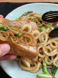 簡単!冷蔵庫の残り物で焼きそばパン-レシピのメイン写真