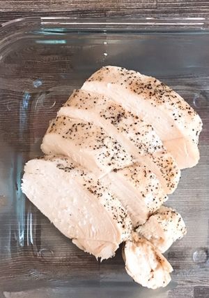＜海外で作る！＞むね肉の酒蒸し★レンジ-レシピのメイン写真