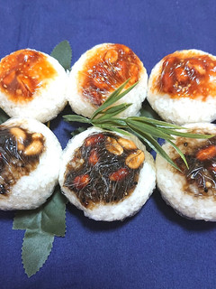 3分で簡単ピーナツみそおにぎり(非常食)-レシピのメイン写真