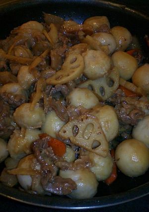 フライパンで新里芋と牛肉の炒め煮-レシピのメイン写真