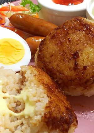 チーズinデミグラス風 焼きおにぎり-レシピのメイン写真